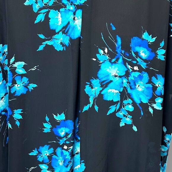 Torrid Women’s Short Sleeve Black Floral Print Top, size 4X - Picture 8 of 13